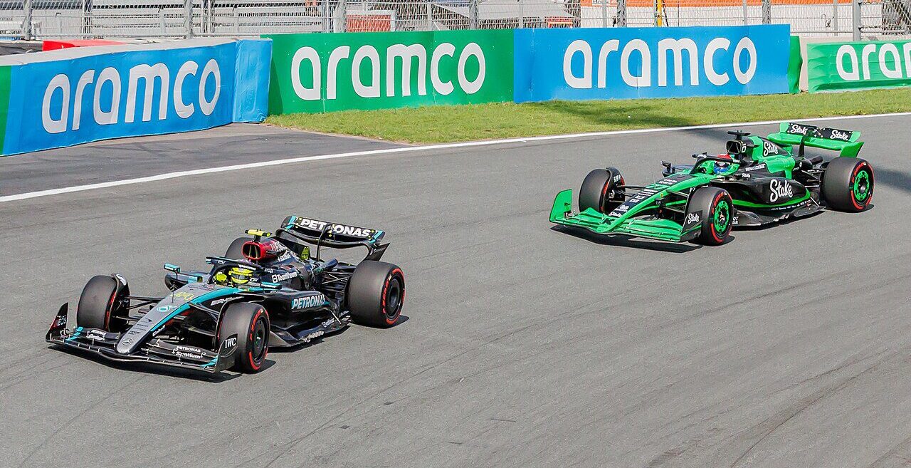 Hamilton uit harde kritiek op Mercedes na teleurstellende Braziliaanse GP