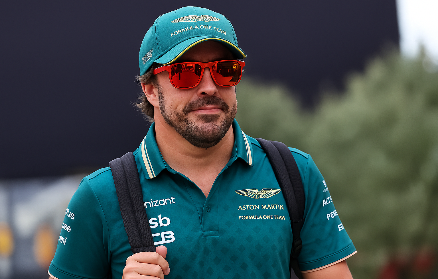 Alonso’s frustratie met AMR25 groeit: ‘deze auto sterft in langzame bochten’
