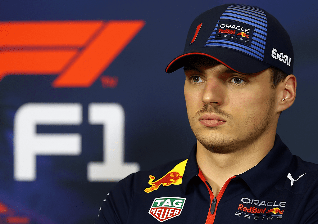 Max Verstappen speelt het FIA-spel met stilte: ‘beter dat ik niets zeg’