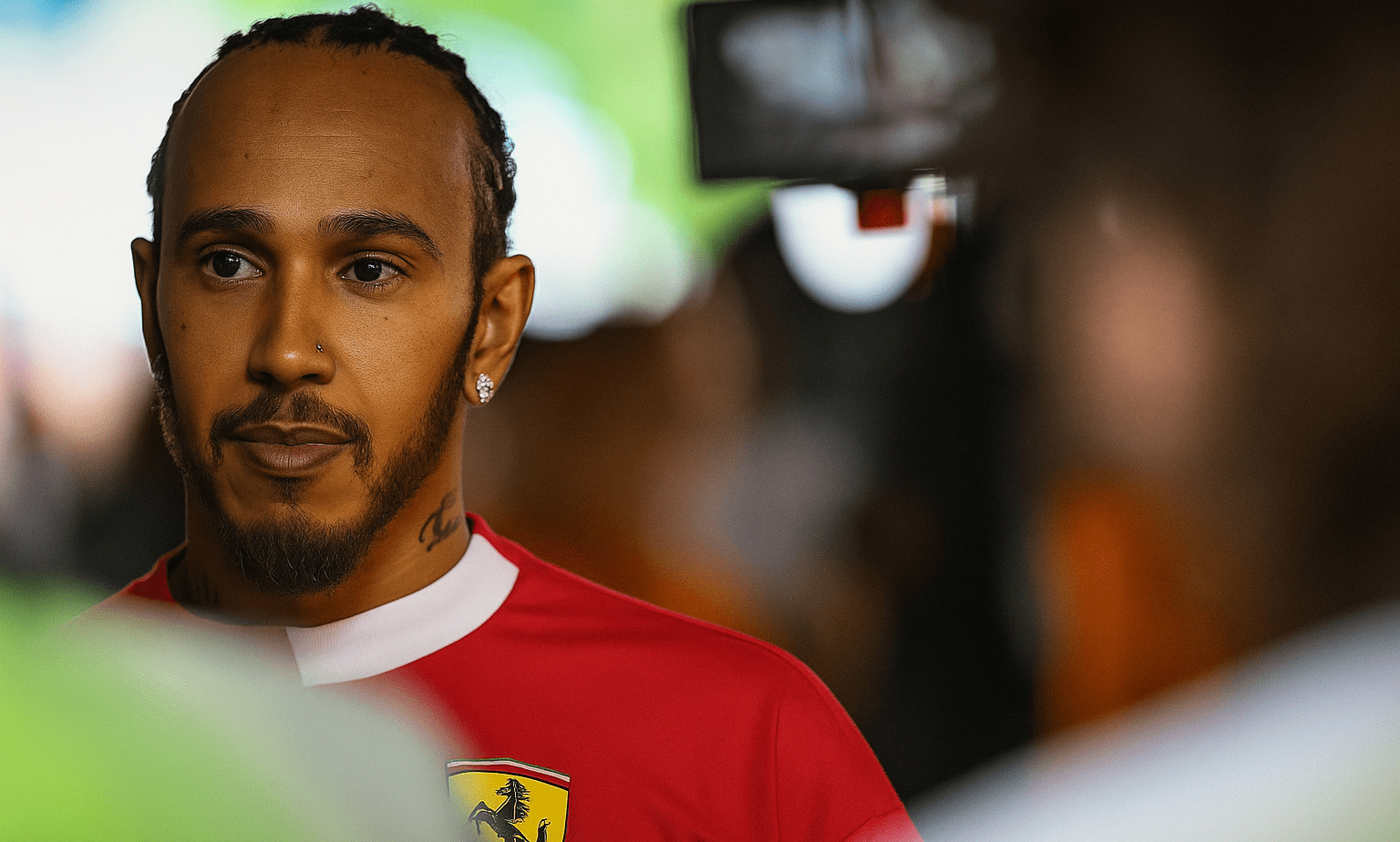 Hamilton hekelt nieuwe vleugelregels, maar Steiner slaat terug: ‘geen cent verspild’