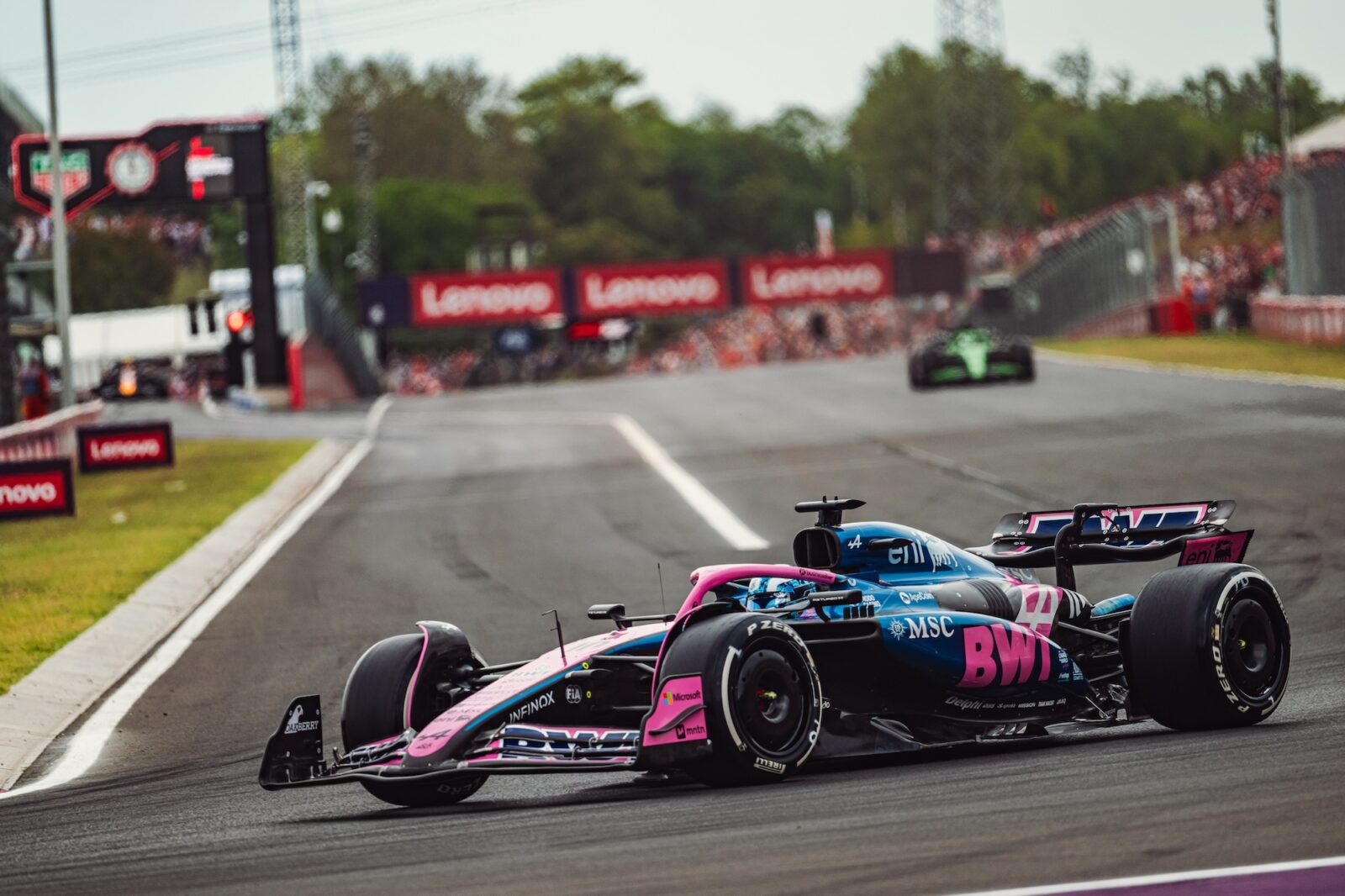 Flavio Briatore geeft opvallend oordeel over Franco Colapinto: ‘veel consistenter en foutloos’