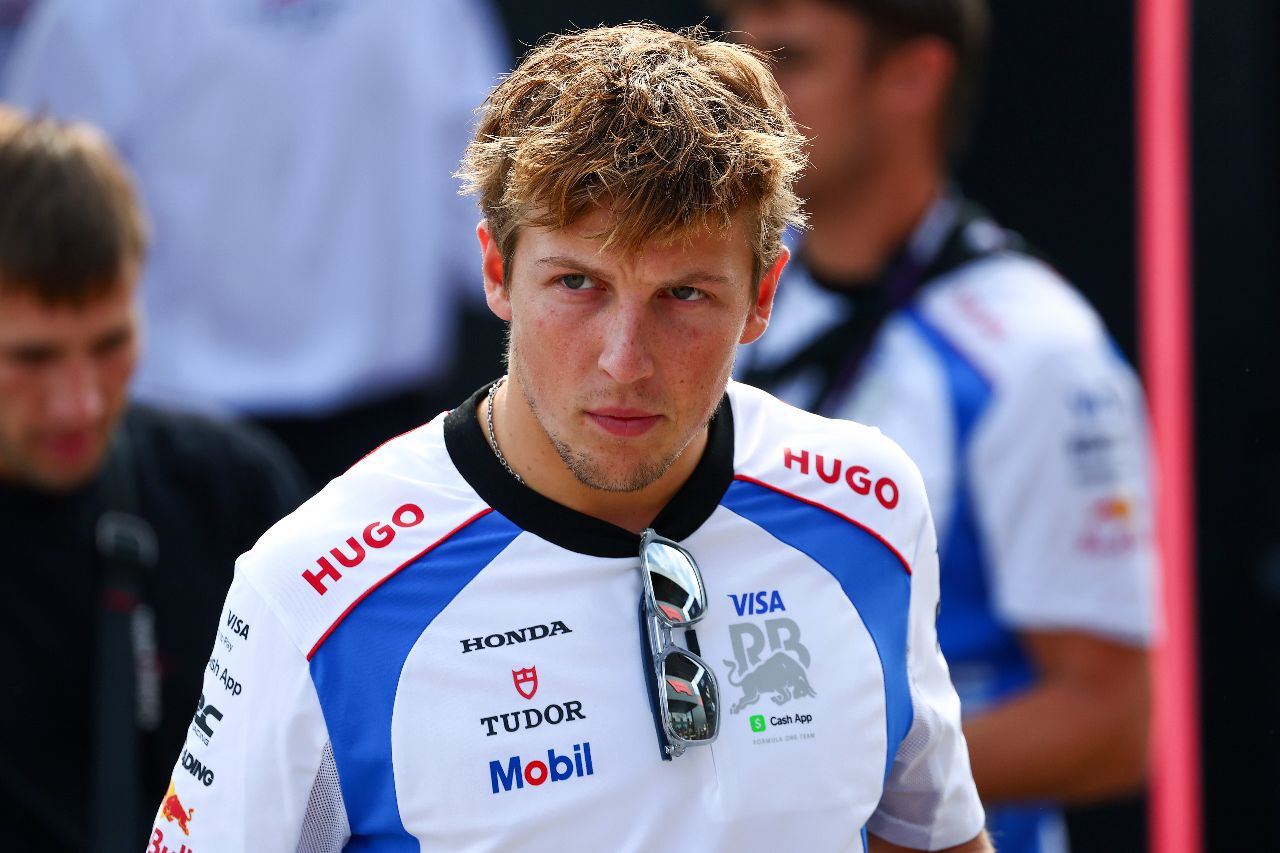 Racing Bulls voor dilemma: ‘Lindblad nog niet rijp, maar Lawson en Tsunoda op randje ontslag’