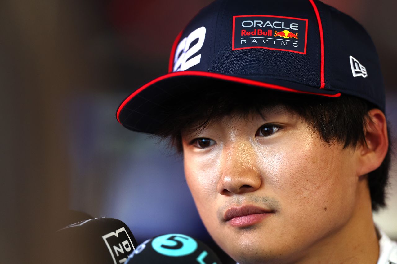 Tsunoda verrast Red Bull met feedback: ‘de RB21 is niet moeilijk te rijden’