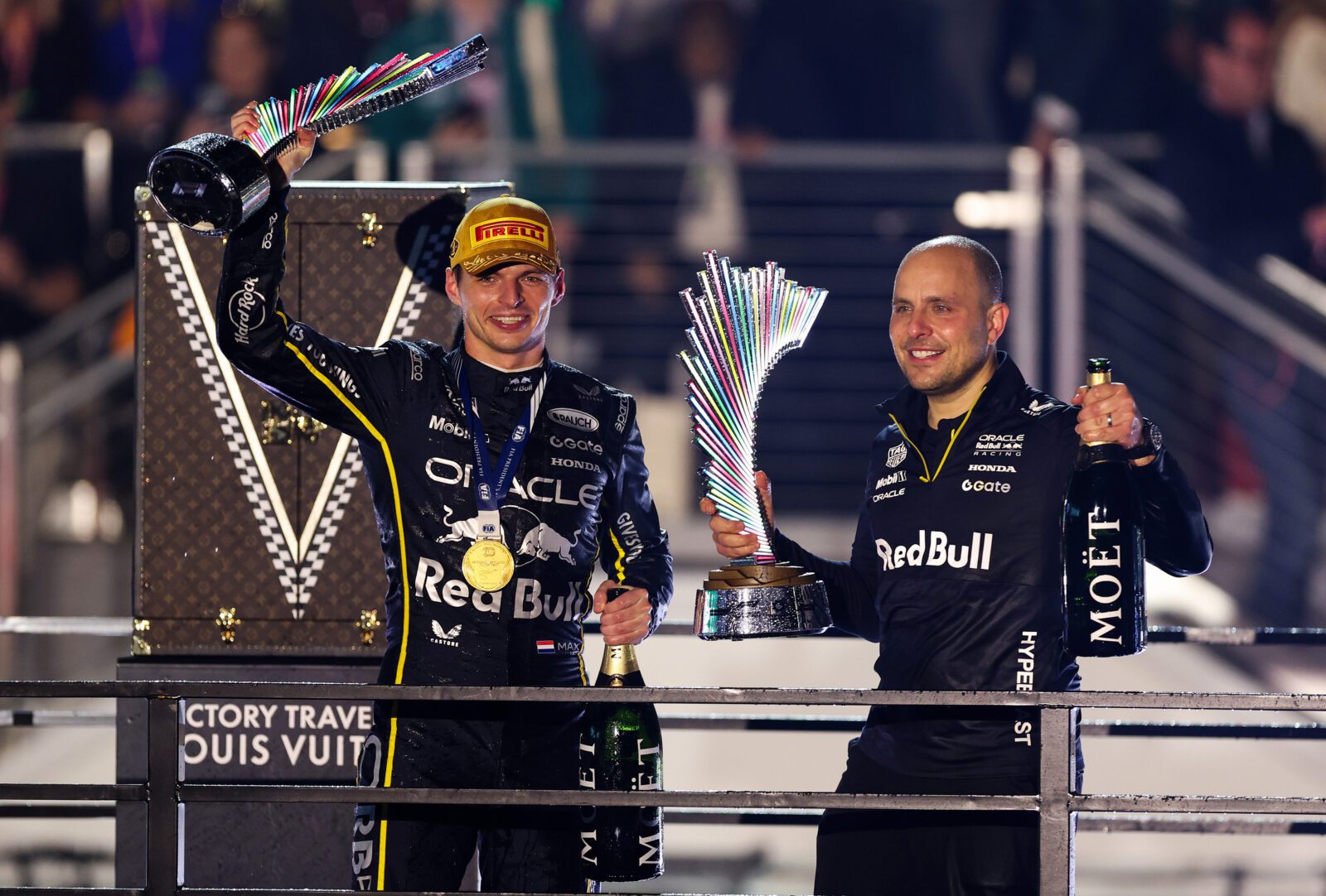 Max Verstappen schittert in Las Vegas terwijl Lando Norris dure fout begaat in bocht 1