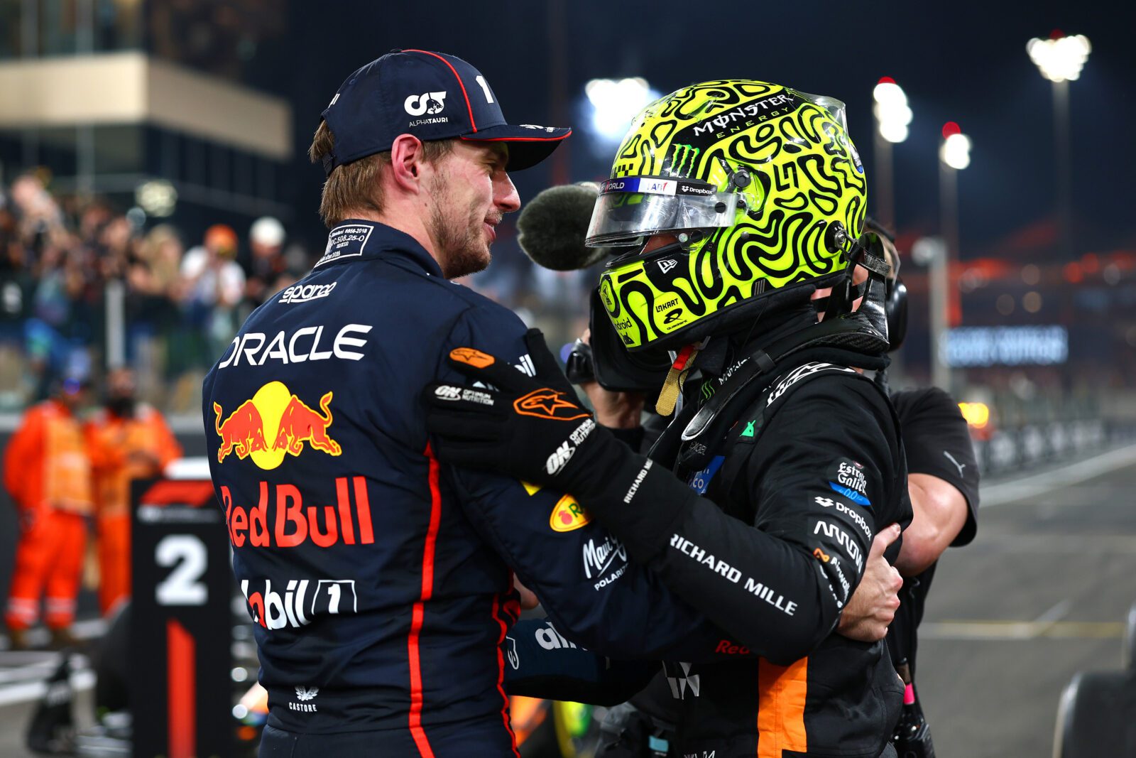 Norris geeft toe: ‘stomme’ opmerkingen over Verstappen en Hamilton waren uit de emotie