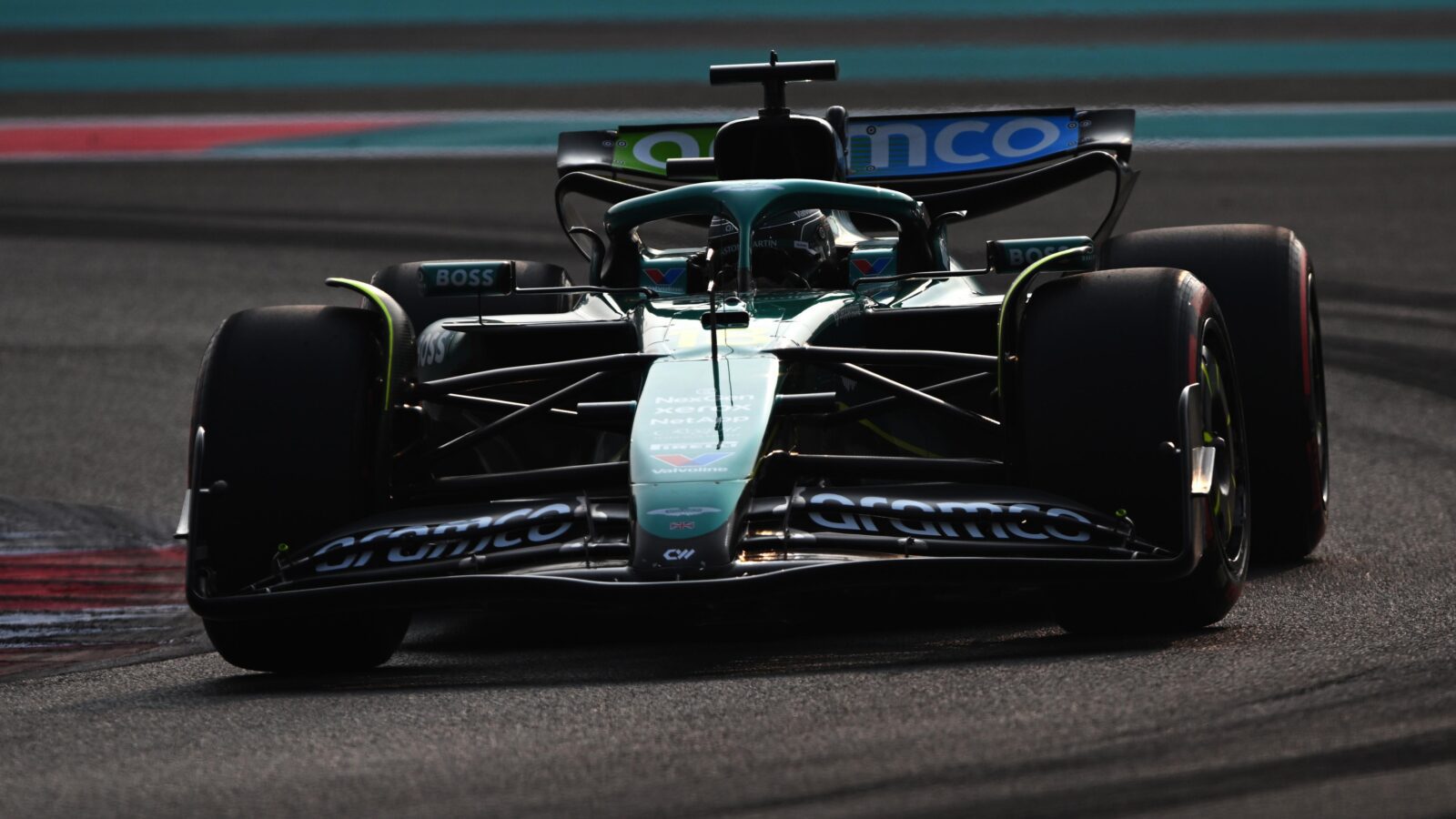 Aston Martin ontsteekt als eerste zijn F1-auto van 2026 en doorbreekt de stilte rond het nieuwe tijdperk