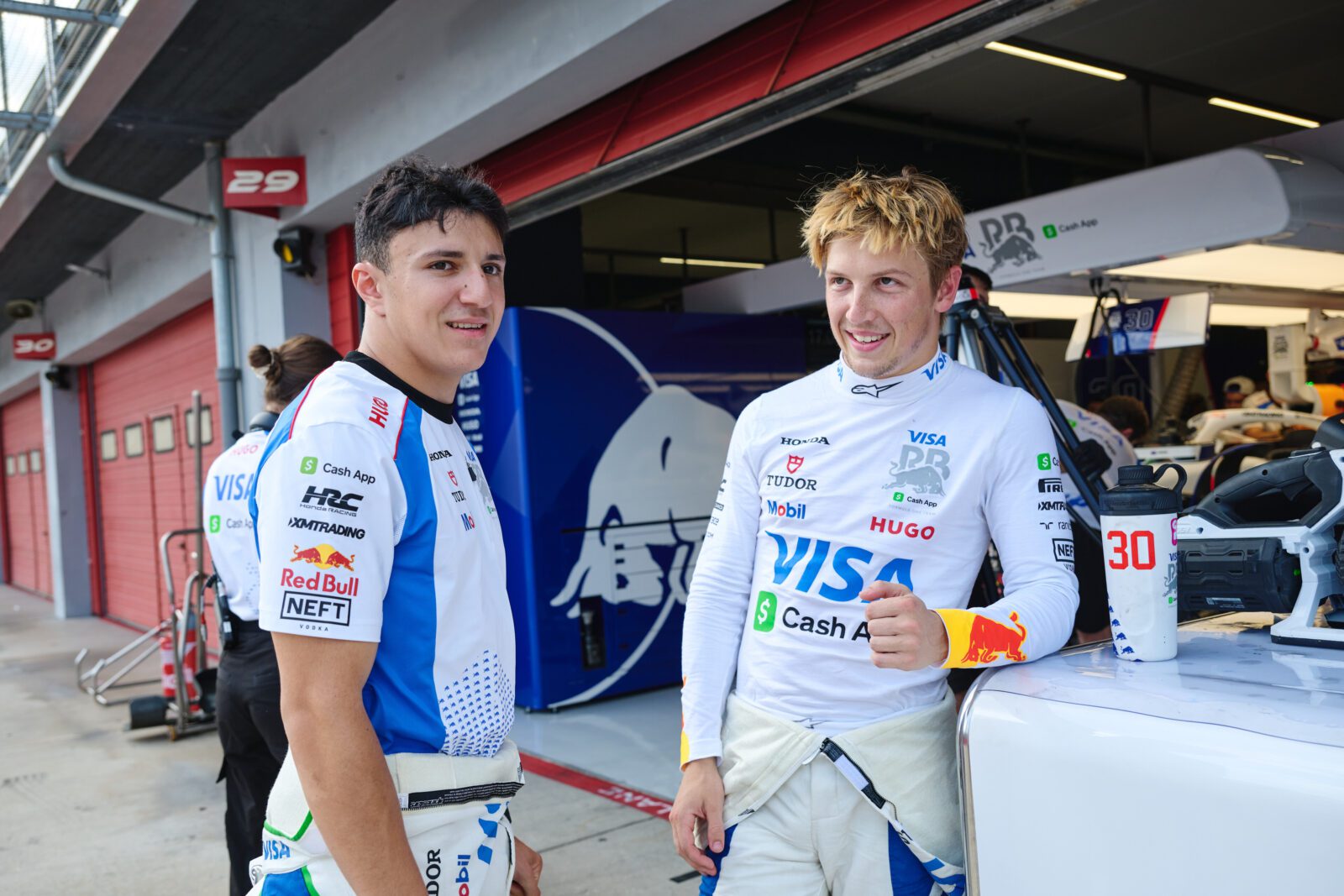 Aandeelhouders schuiven Liam Lawson naar voren als opvolger van Max Verstappen