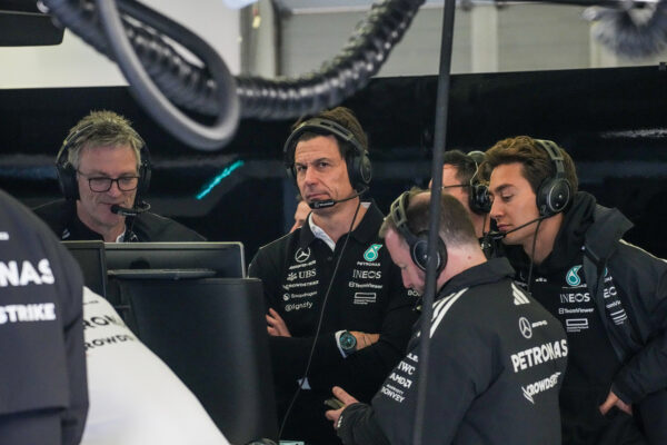 Mercedes George Russell en Toto Wolff