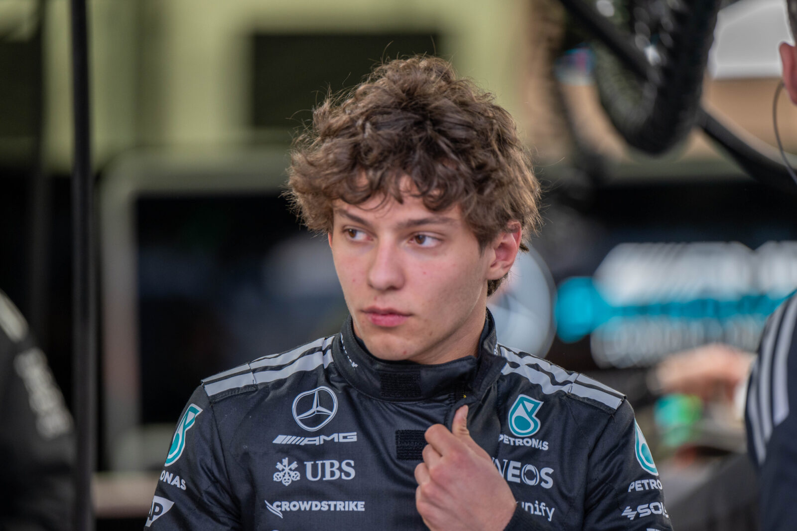 Toto Wolff verdedigt agressieve rijstijl van Kimi Antonelli na incidenten in Oostenrijk