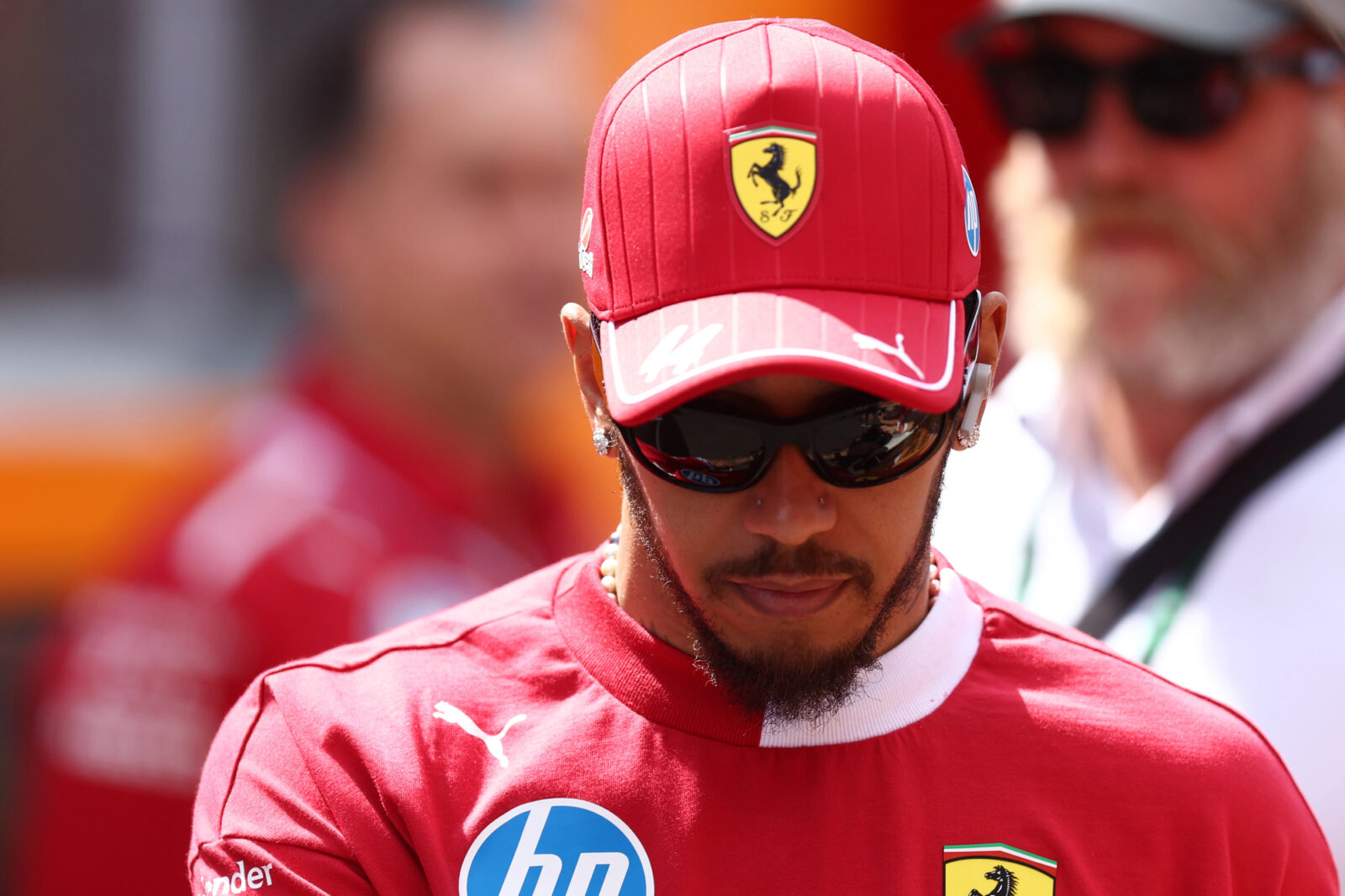 Hamilton vraagt Ferrari-onderzoek na opvallend deployment-verschil in Oostenrijk